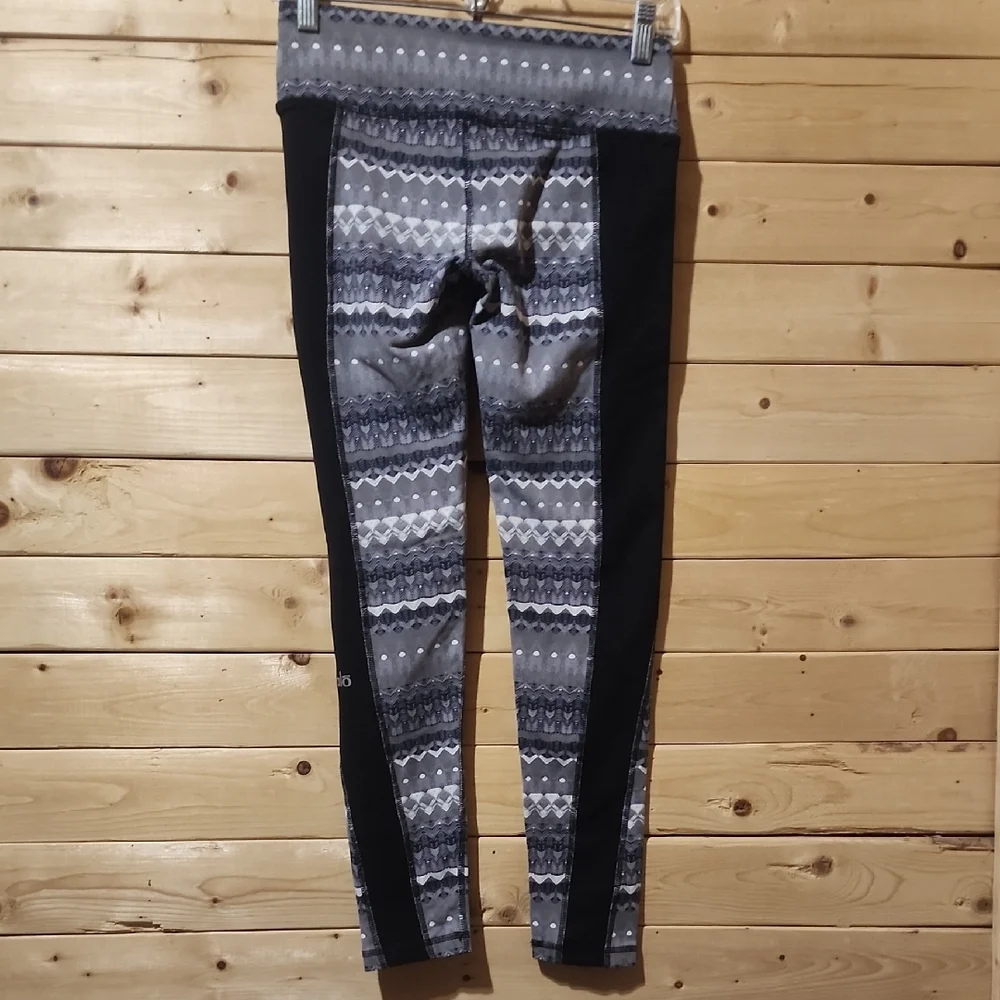 ALO Yoga Tribal Print Illusion 3 Leggings Size Medium